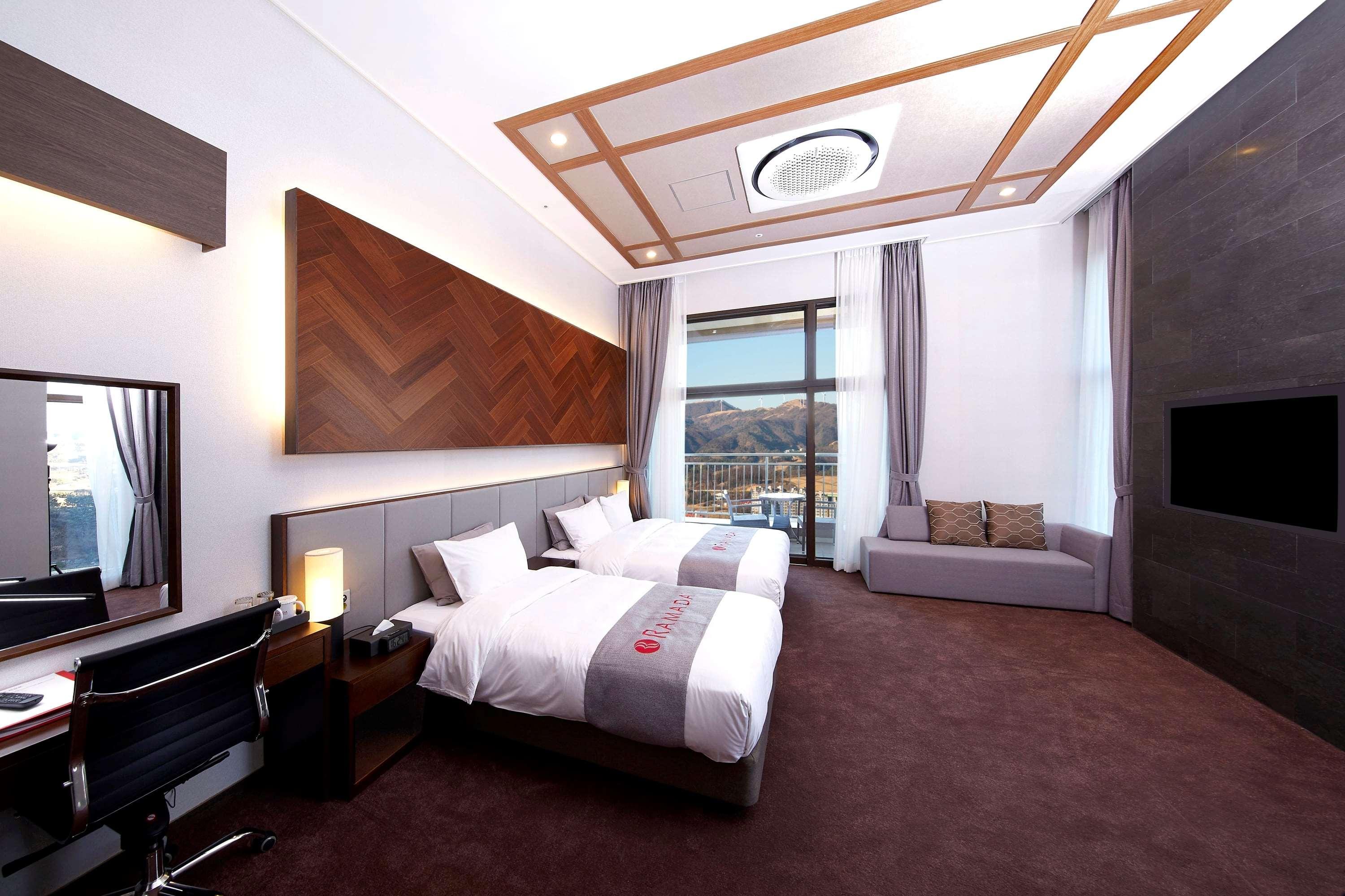 Ramada Hotel & Suite By Wyndham Gangwon بيونغتشانغ المظهر الخارجي الصورة