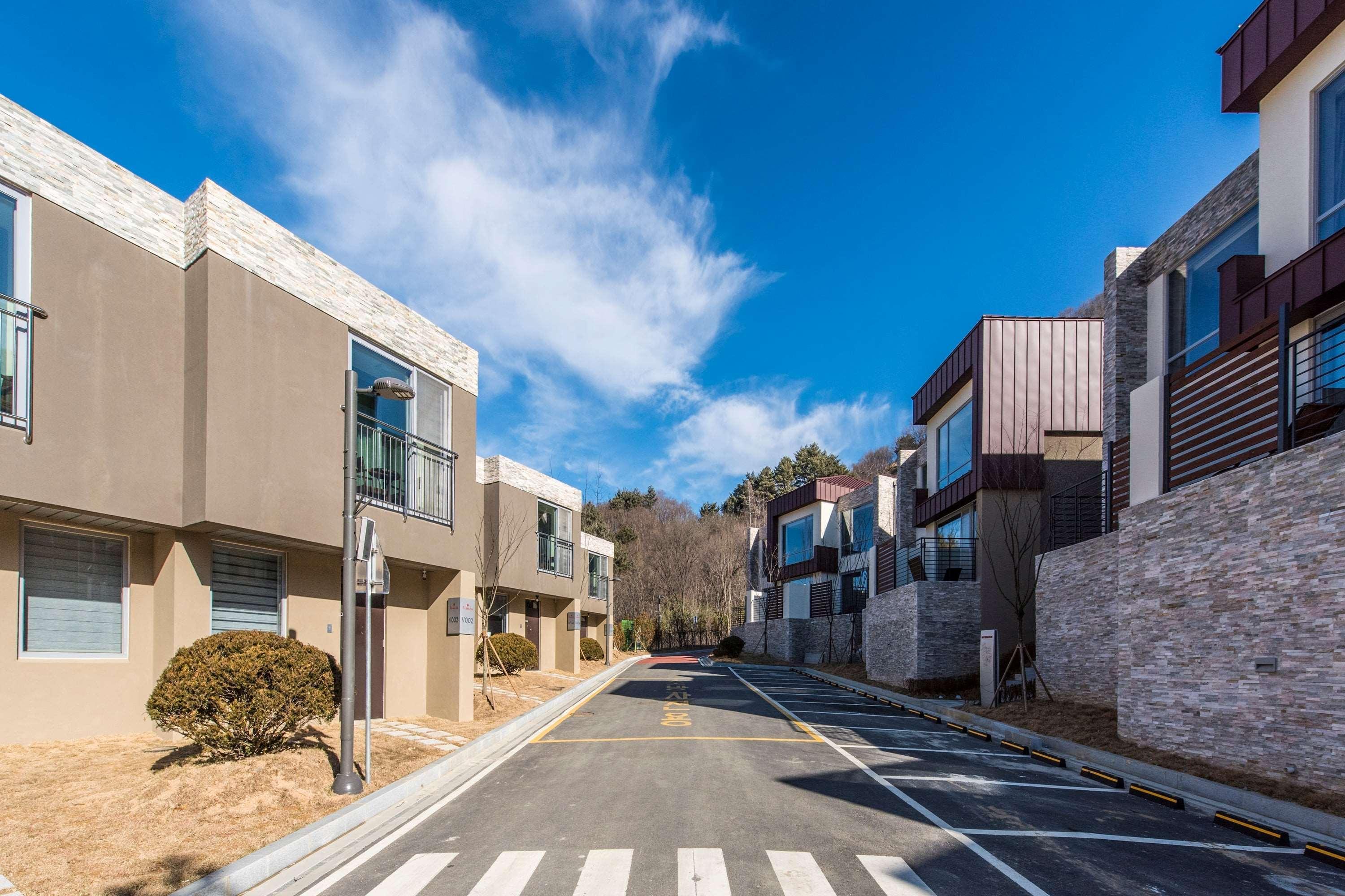 Ramada Hotel & Suite By Wyndham Gangwon بيونغتشانغ المظهر الخارجي الصورة