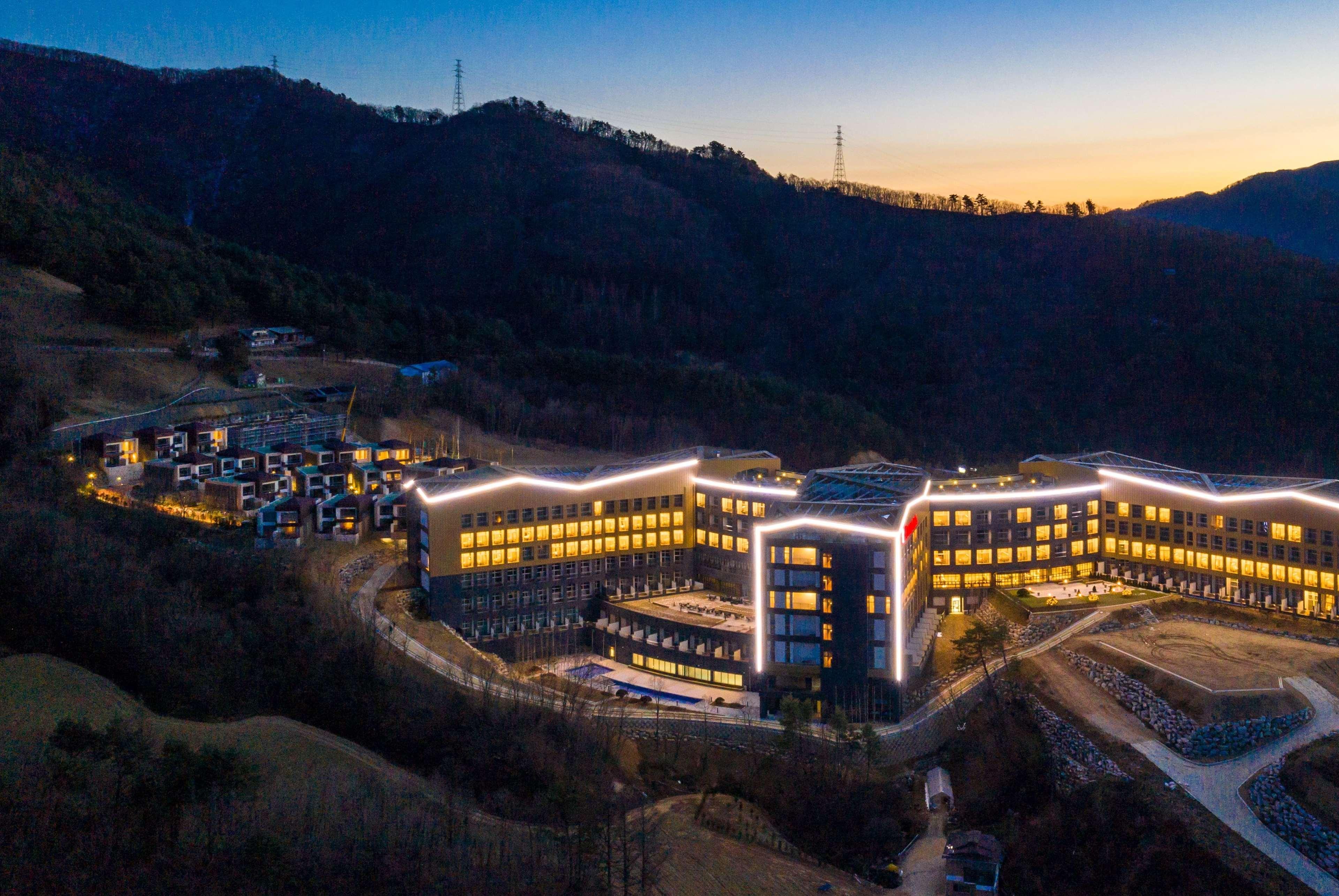 Ramada Hotel & Suite By Wyndham Gangwon بيونغتشانغ المظهر الخارجي الصورة