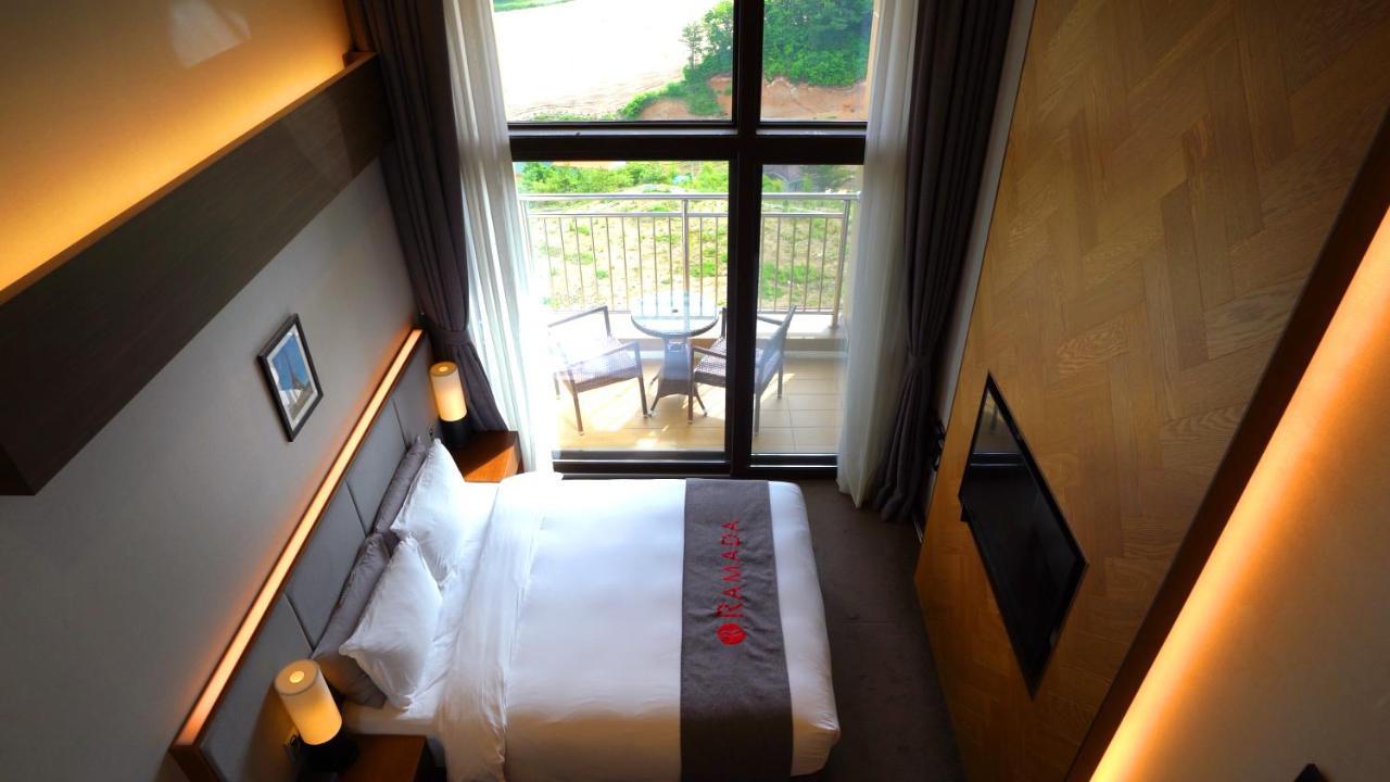 Ramada Hotel & Suite By Wyndham Gangwon بيونغتشانغ المظهر الخارجي الصورة