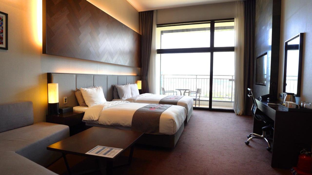 Ramada Hotel & Suite By Wyndham Gangwon بيونغتشانغ المظهر الخارجي الصورة