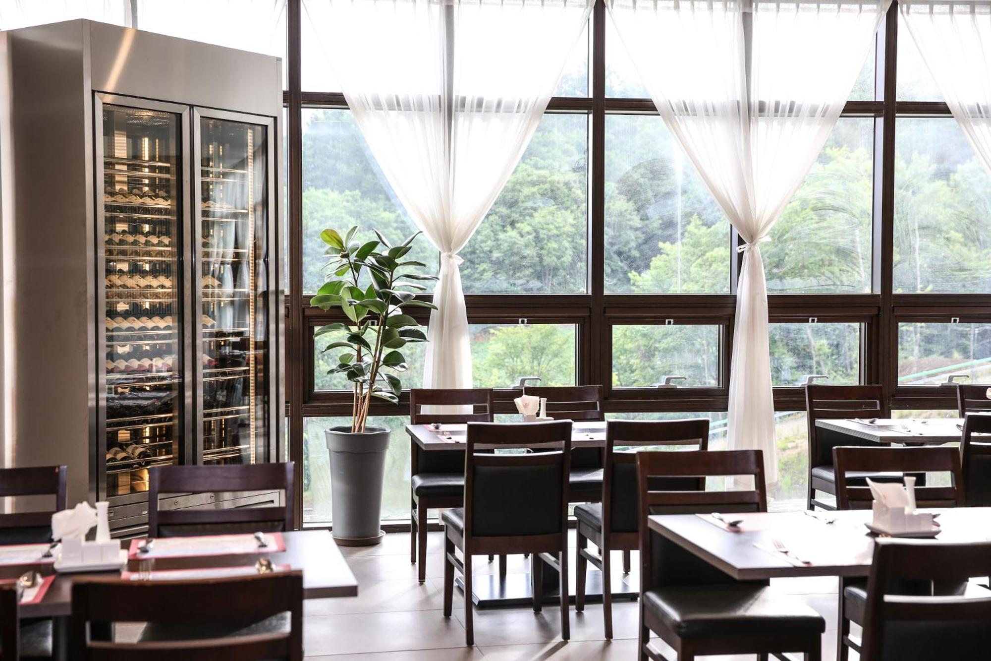 Ramada Hotel & Suite By Wyndham Gangwon بيونغتشانغ المظهر الخارجي الصورة