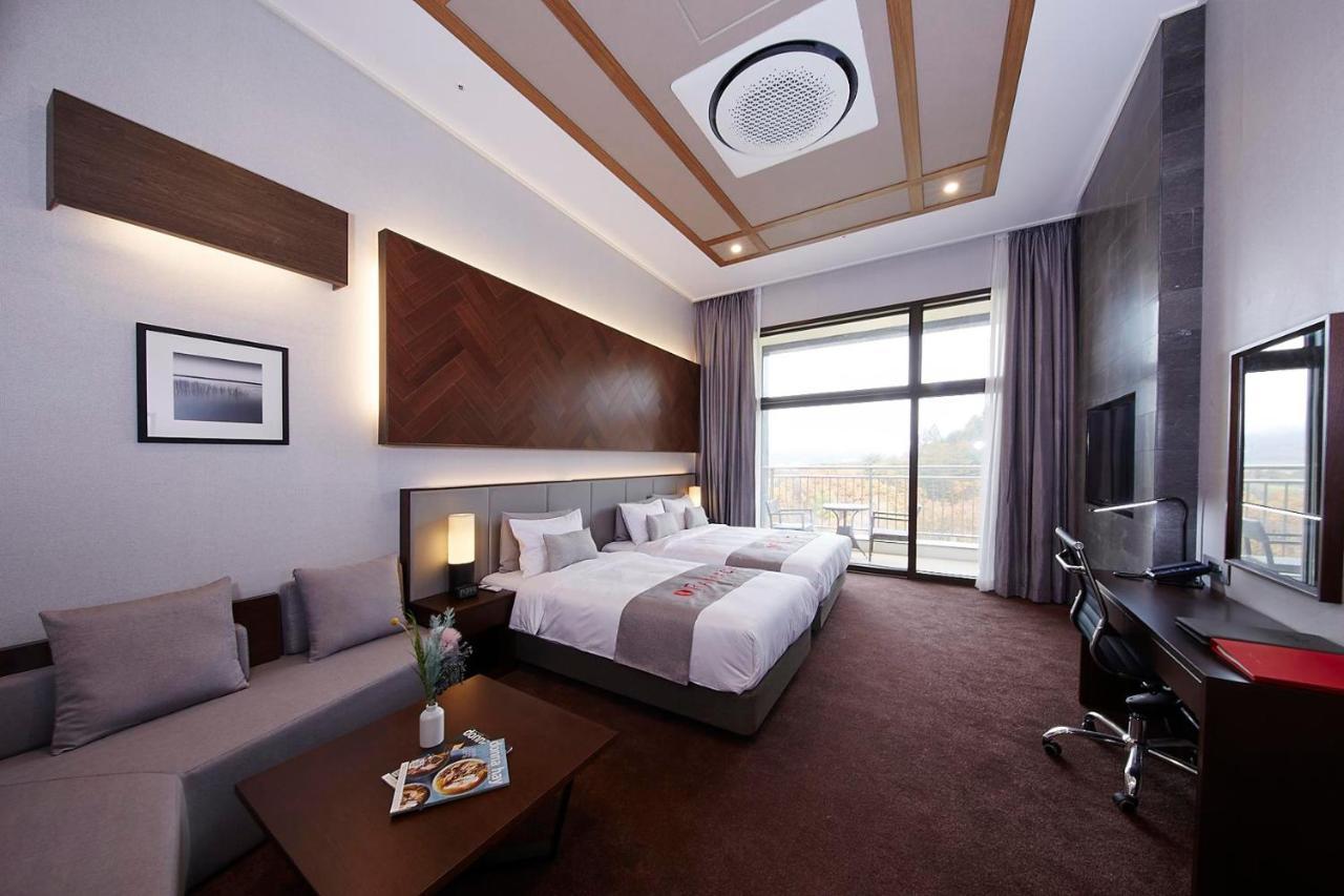 Ramada Hotel & Suite By Wyndham Gangwon بيونغتشانغ المظهر الخارجي الصورة