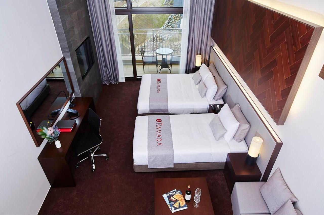 Ramada Hotel & Suite By Wyndham Gangwon بيونغتشانغ المظهر الخارجي الصورة