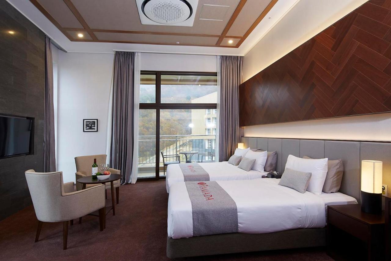 Ramada Hotel & Suite By Wyndham Gangwon بيونغتشانغ المظهر الخارجي الصورة