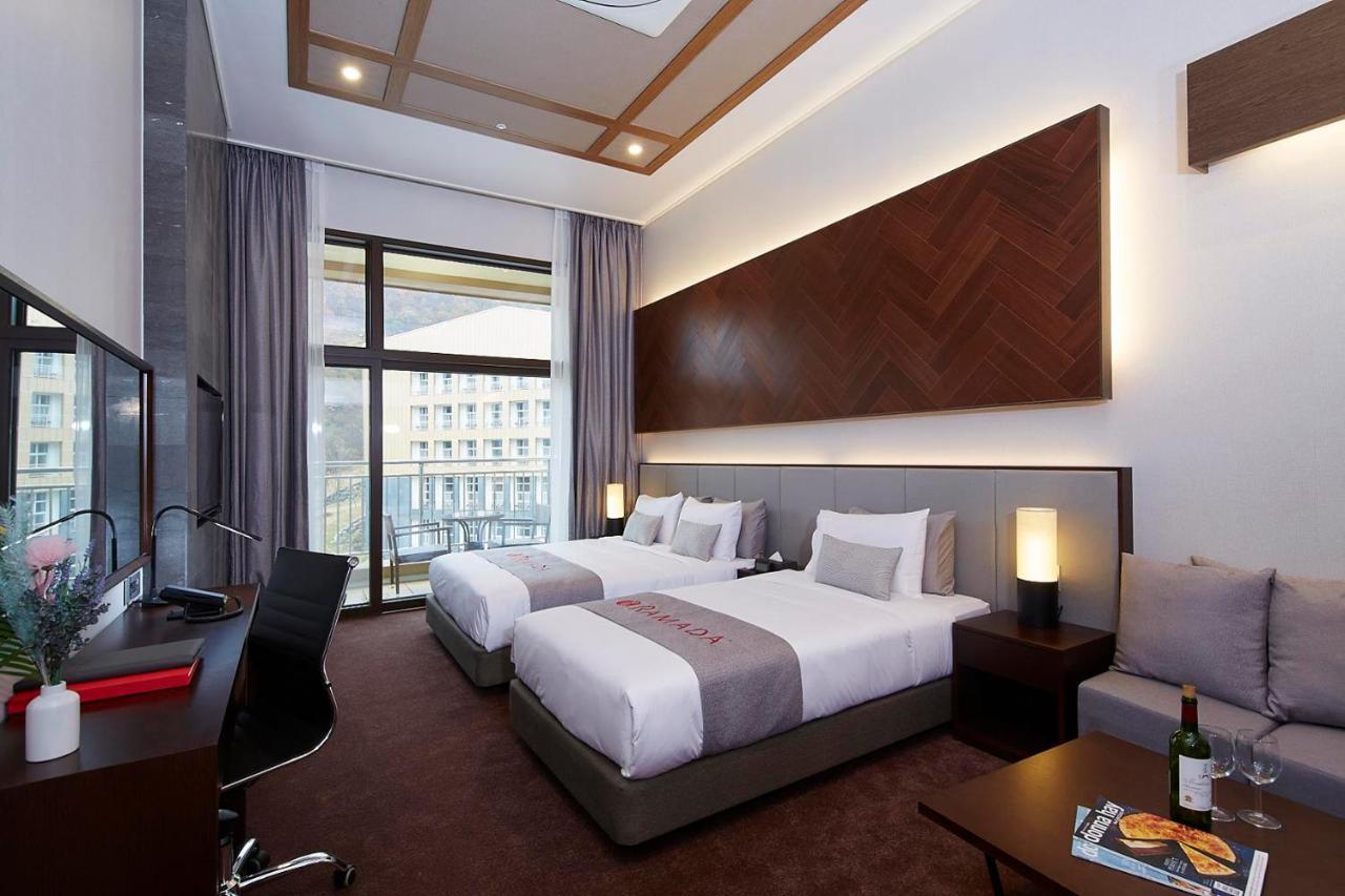 Ramada Hotel & Suite By Wyndham Gangwon بيونغتشانغ المظهر الخارجي الصورة