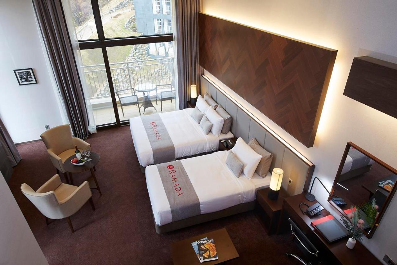 Ramada Hotel & Suite By Wyndham Gangwon بيونغتشانغ المظهر الخارجي الصورة